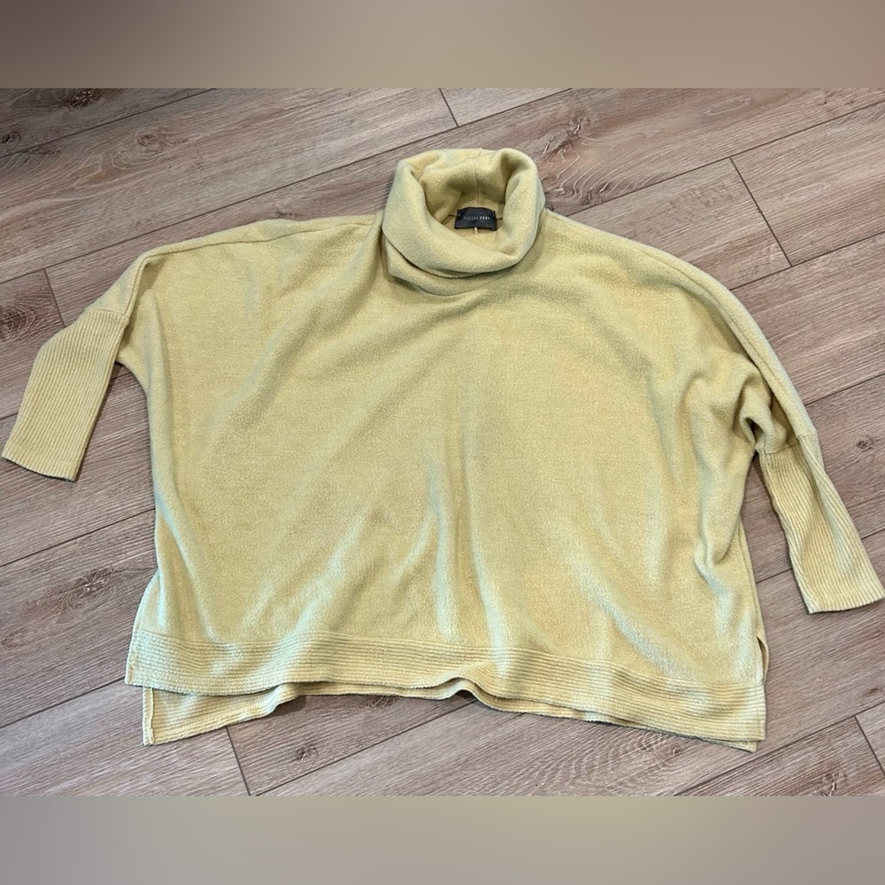 Hudson Gray Women's oversized green Turtleneck Sweatshirt - size medium